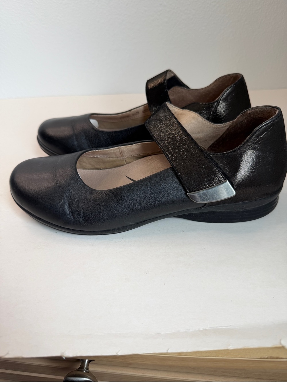 Dansko Women's Black Leather Mary Jane Flats Size 38 (7.5)